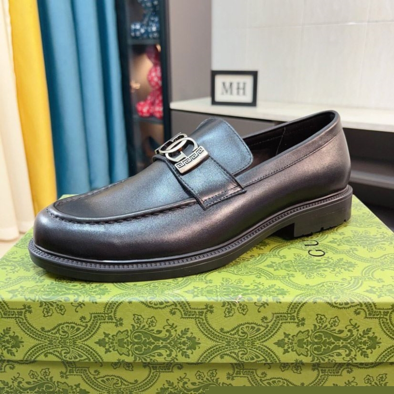 G*u*i leather shoes